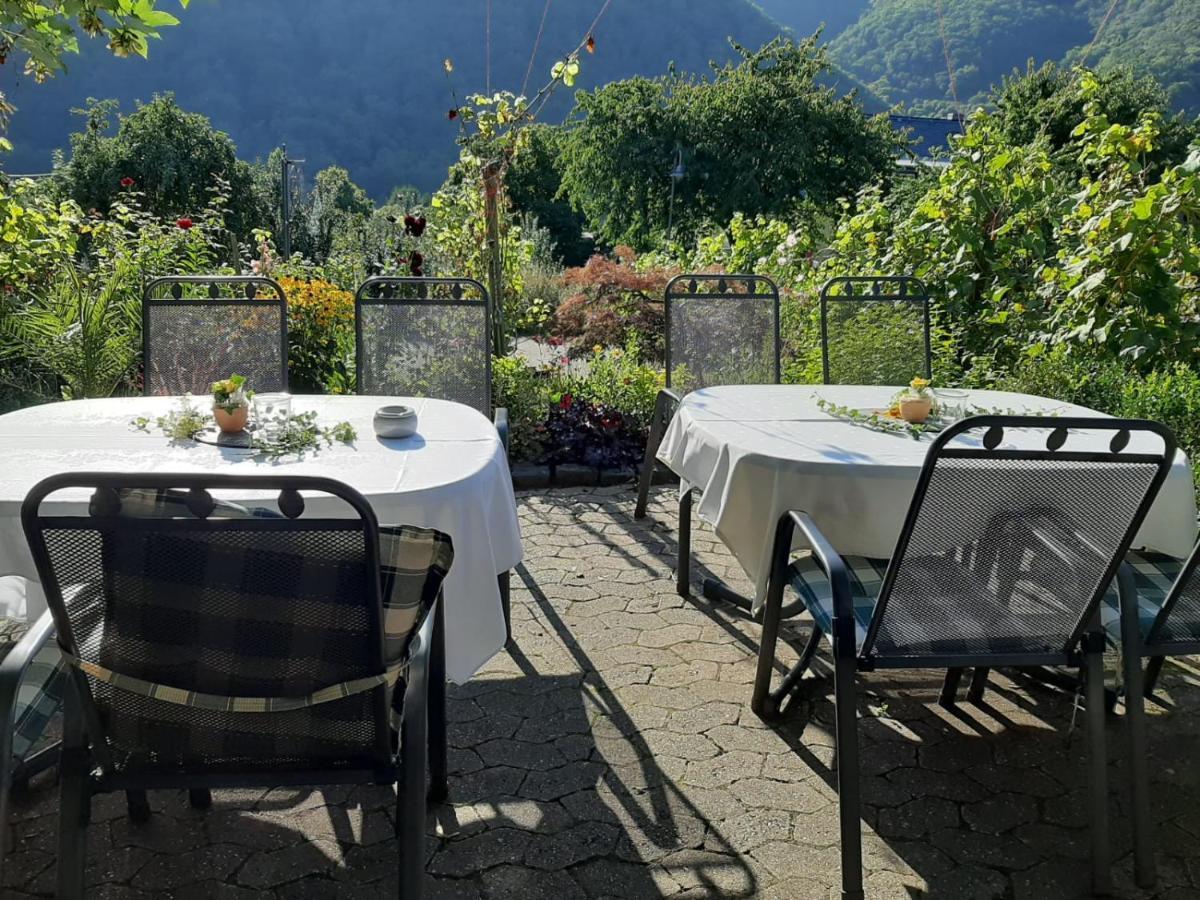 Weingut Erich Serwazi メセニヒ エクステリア 写真