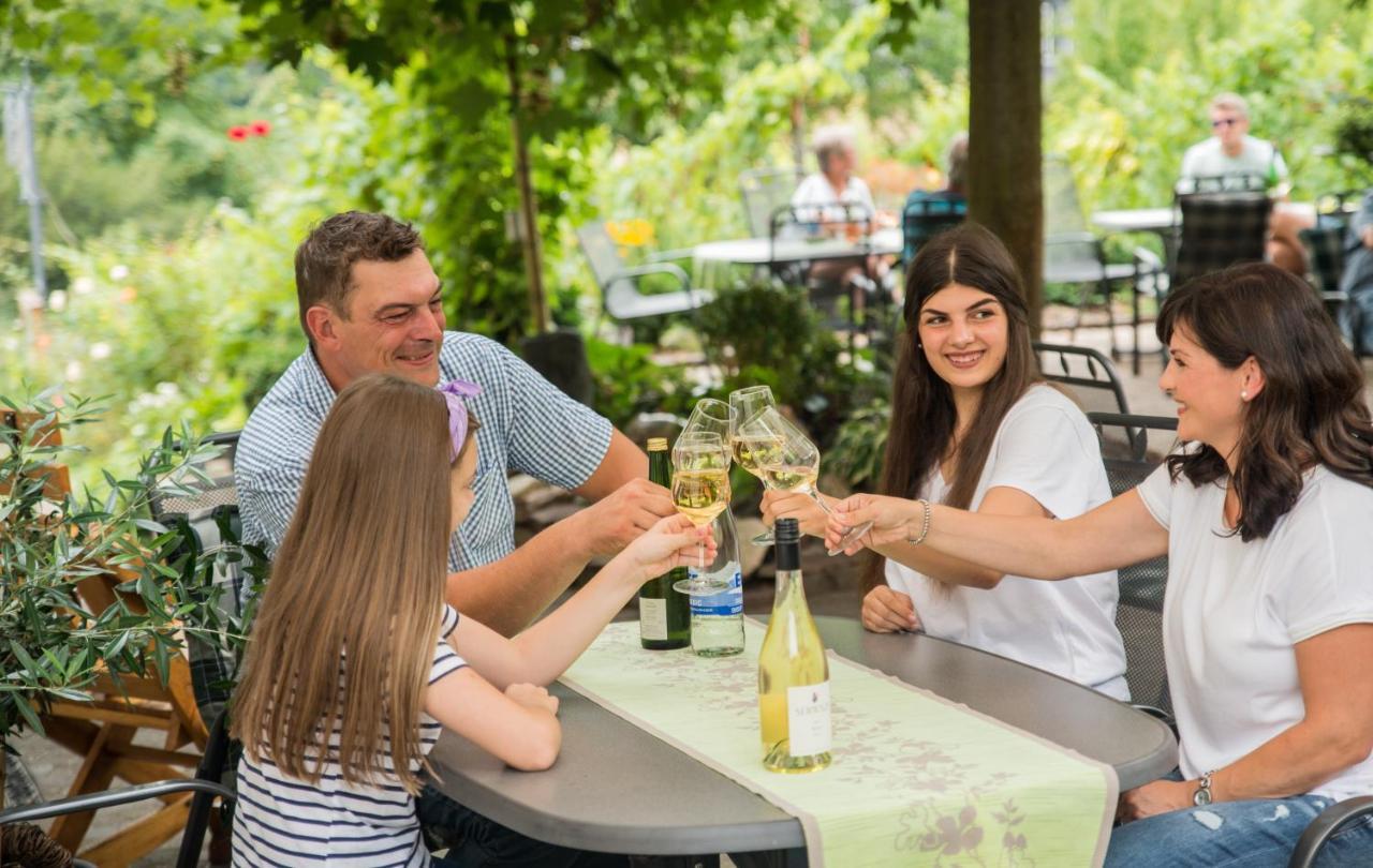 Weingut Erich Serwazi メセニヒ エクステリア 写真