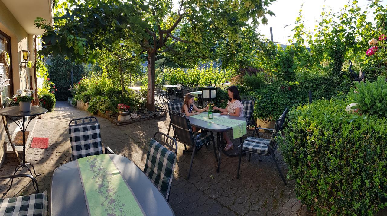Weingut Erich Serwazi メセニヒ エクステリア 写真